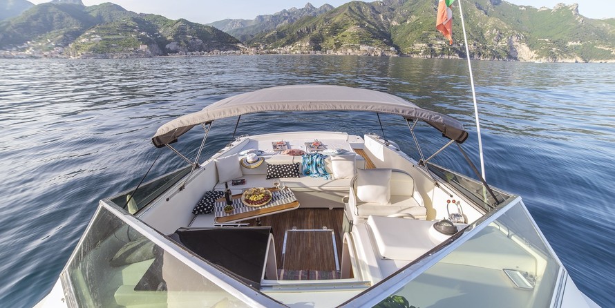 Tornado 38 Cruising
