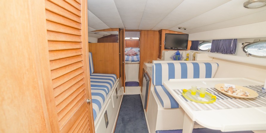 Tornado 38 Cruising