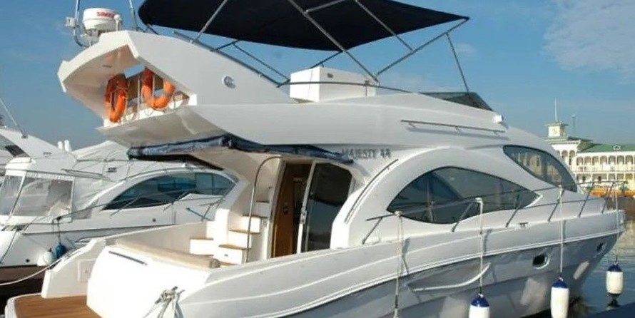 Gulf Craft Majesty 44