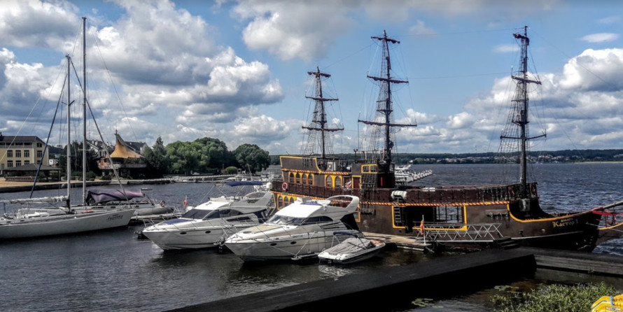 Majesty yachts gulf craft 66