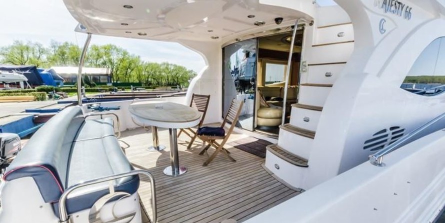 Majesty yachts gulf craft 66