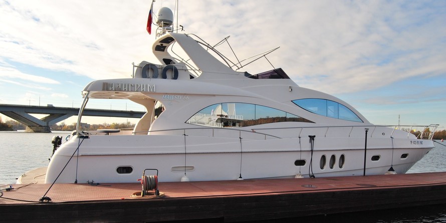 Majesty yachts gulf craft 66