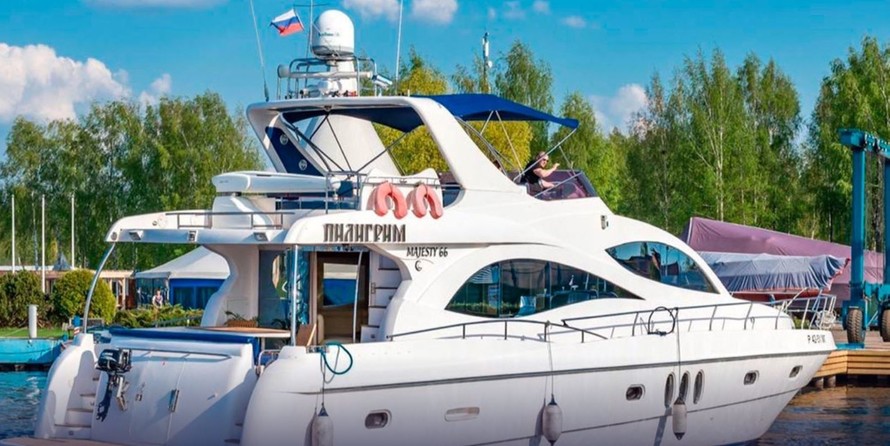 Majesty yachts gulf craft 66