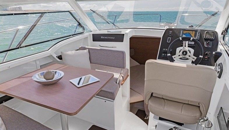 Beneteau Antares 8