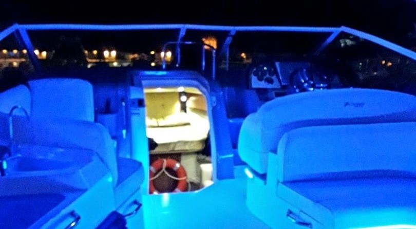 Cruisers Yachts 330 Express