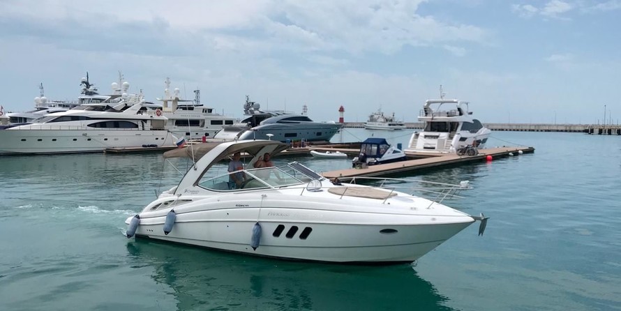 Cruisers Yachts 330 Express