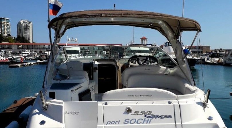 Cruisers Yachts 330 Express