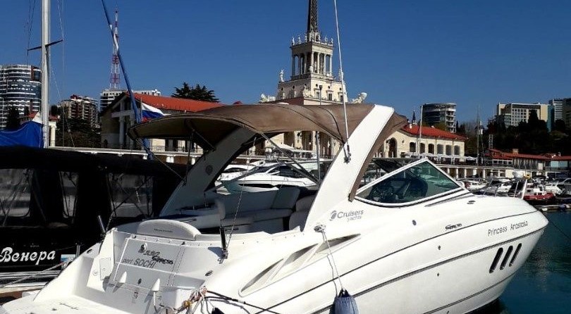 Cruisers Yachts 330 Express