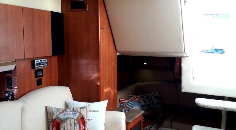 Cruisers Yachts 330 Express