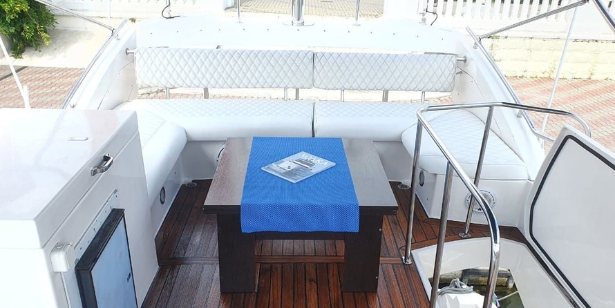 Majesty Yachts 44