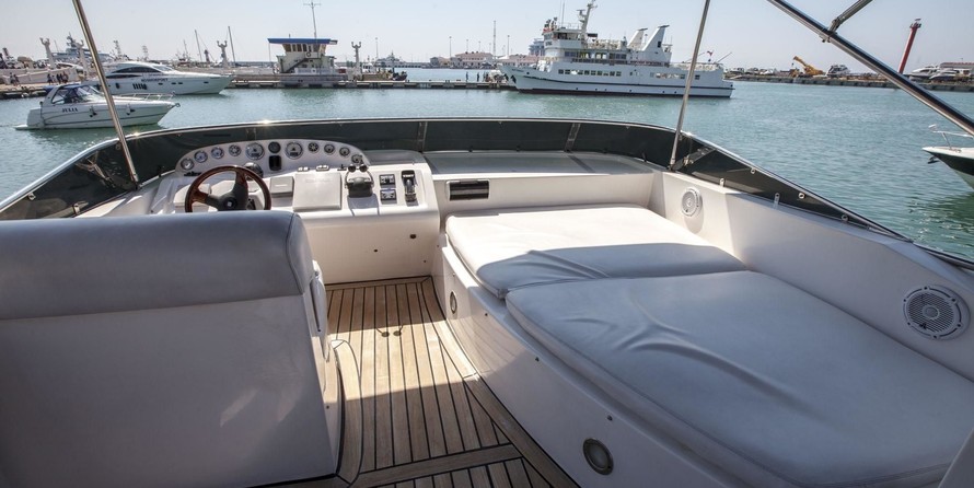 Majesty Yachts 44