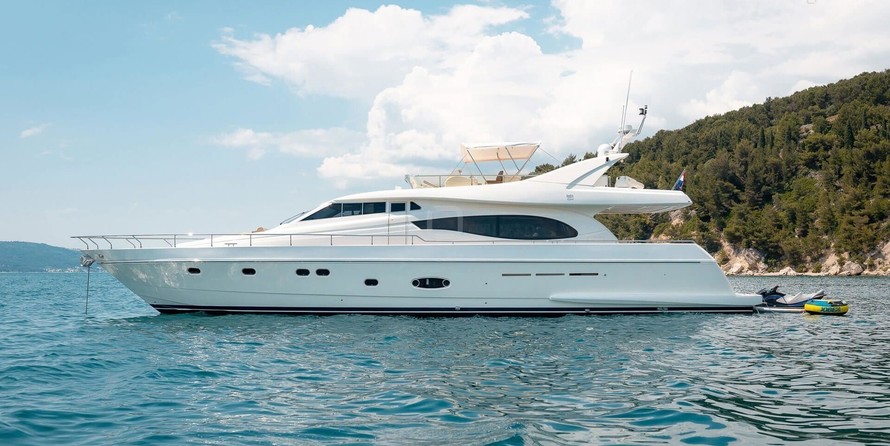 Ferretti 730