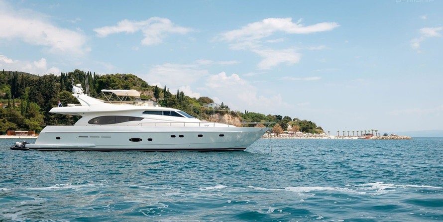 Ferretti 730