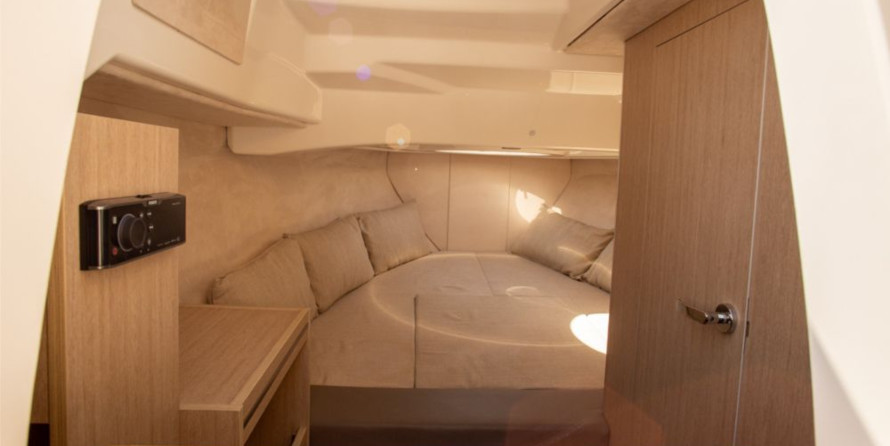 Cranchi Endurance 27