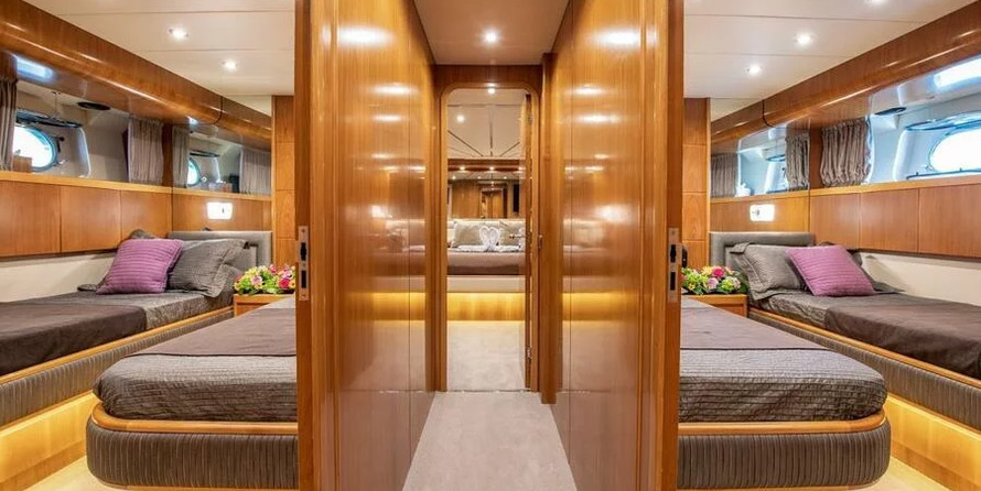 Falcon Yachts 90