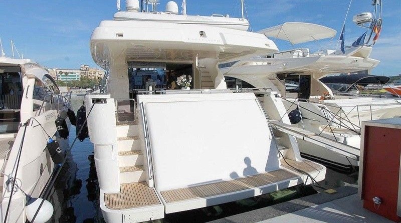Ferretti 830