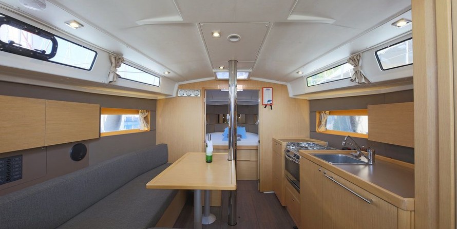 Beneteau Oceanis 38