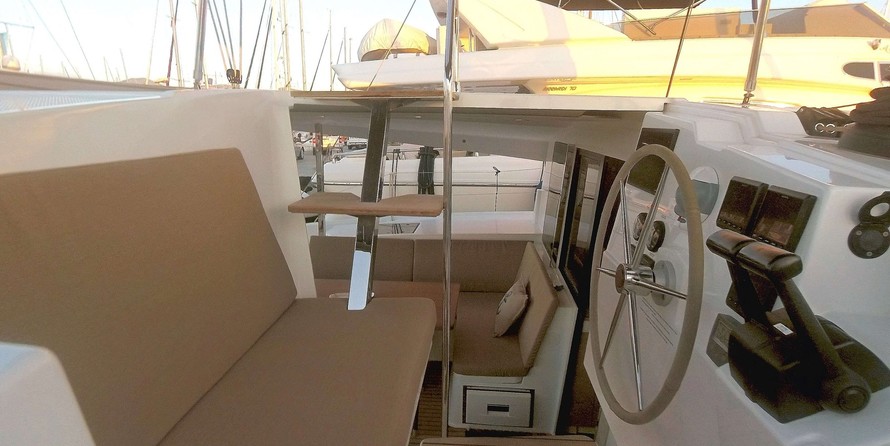 Fountaine Pajot Lucia 40