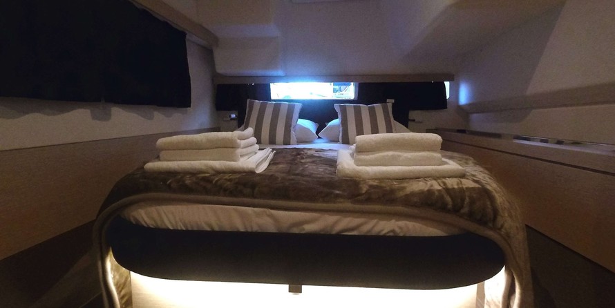 Fountaine Pajot Lucia 40