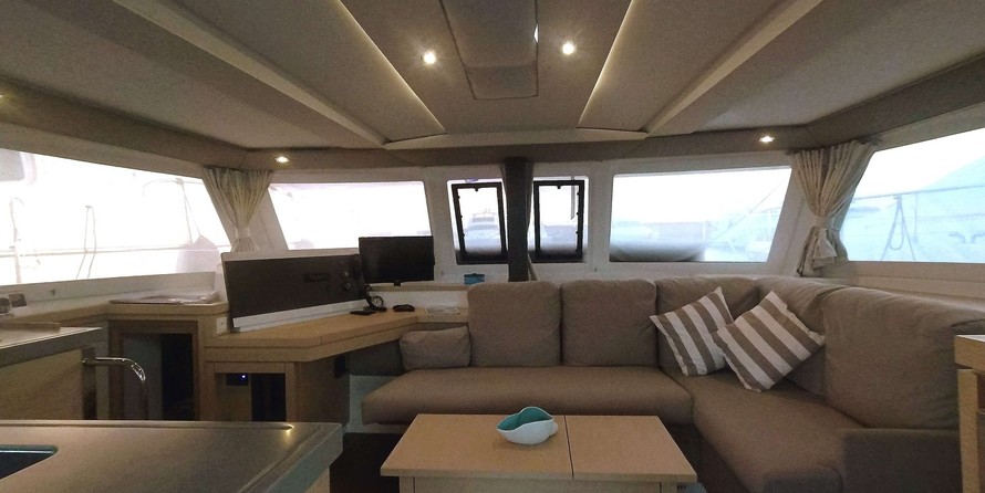 Fountaine Pajot Lucia 40