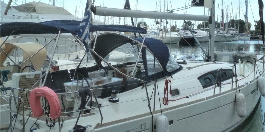 Beneteau Oceanis 43