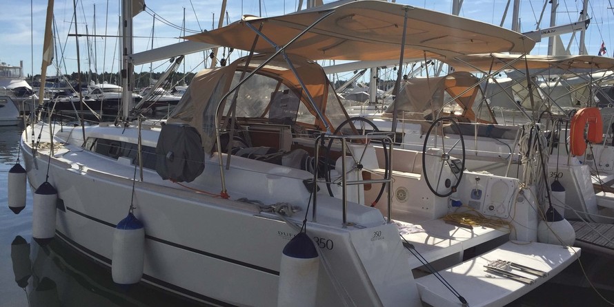 Dufour 350