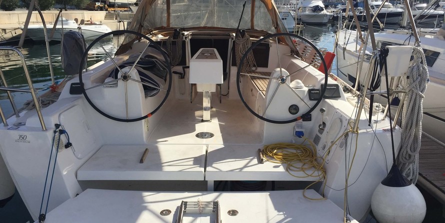 Dufour 350