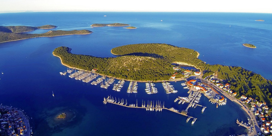 Fountaine Pajot Astréa 42