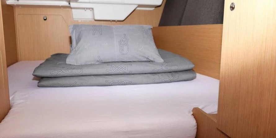 Beneteau Oceanis 38.1