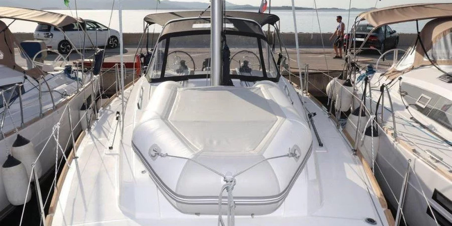 Beneteau Oceanis 38.1