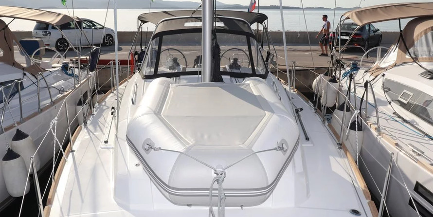 Beneteau Oceanis 38.1