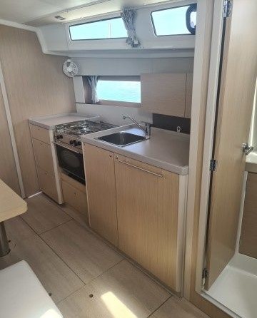 Beneteau Oceanis 38.1