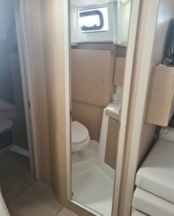 Beneteau Oceanis 38.1