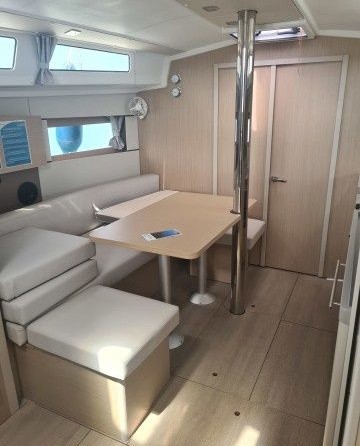 Beneteau Oceanis 38.1