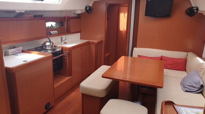 Beneteau Oceanis 43