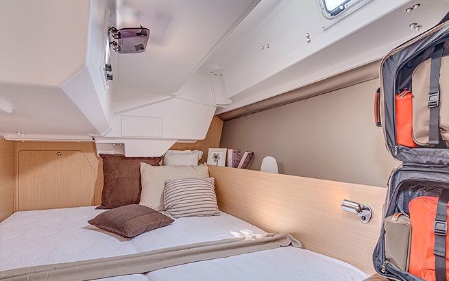 Beneteau Oceanis 38