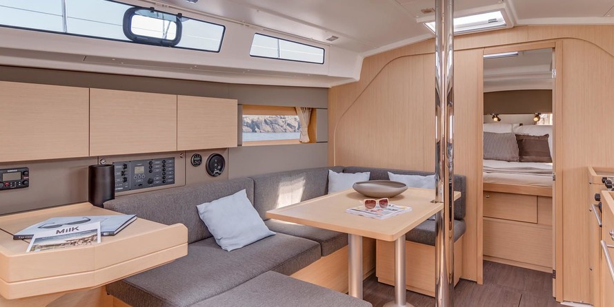 Beneteau Oceanis 38