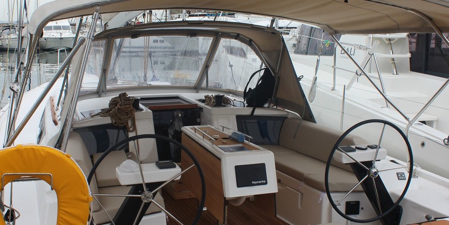 Dufour 390