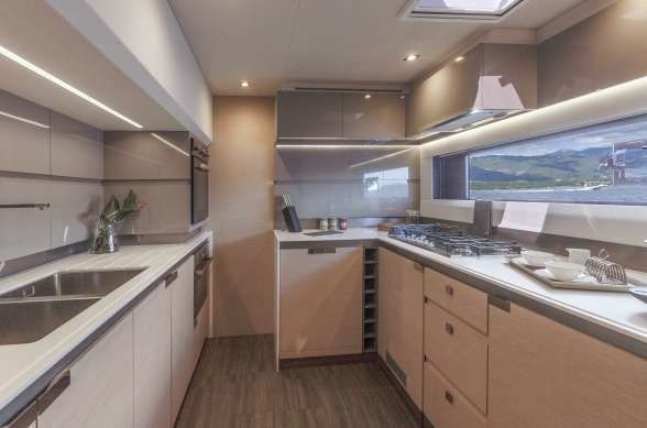 Fountaine Pajot Alegria 67