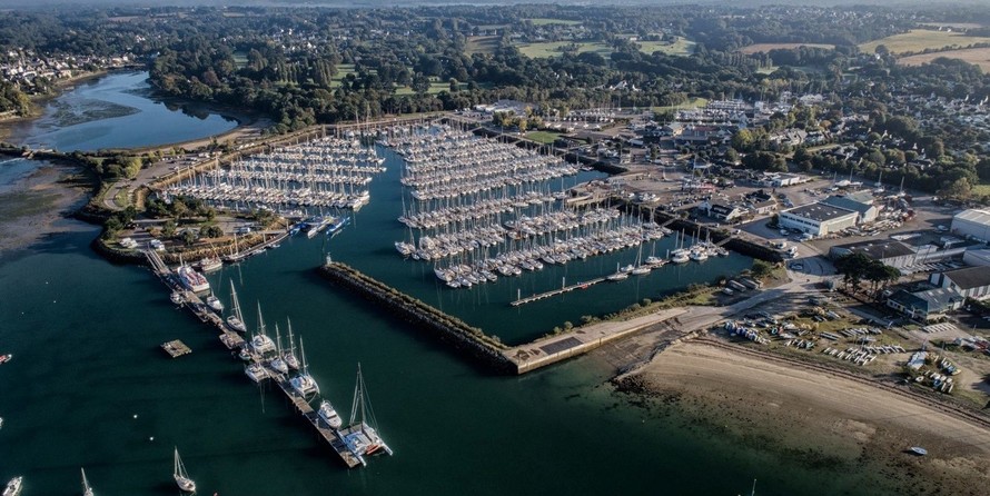Beneteau Oceanis 40
