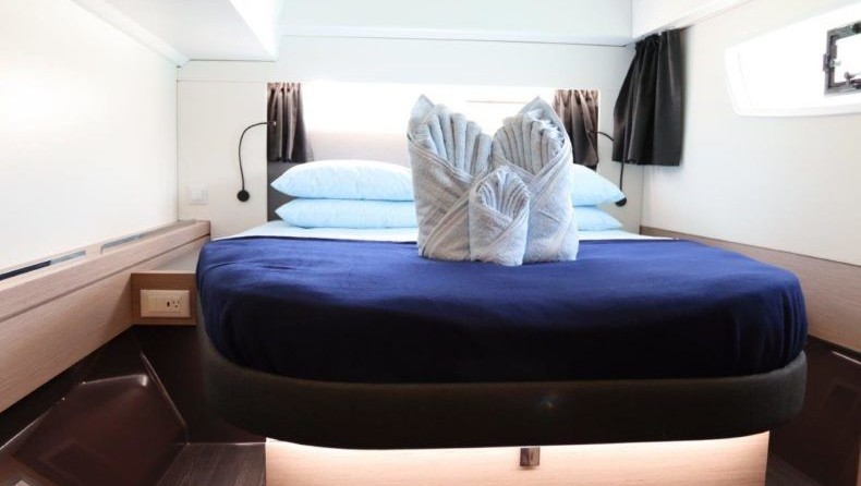 Fountaine Pajot Astréa 42