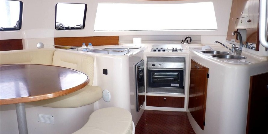 Fountaine pajot belize 43