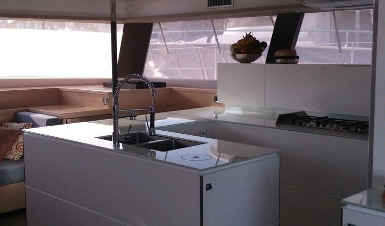Fountaine pajot victoria 67