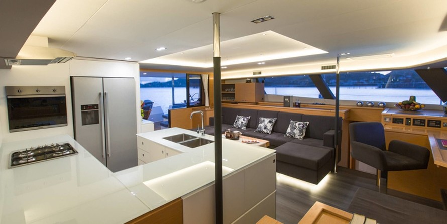 Fountaine pajot victoria 67