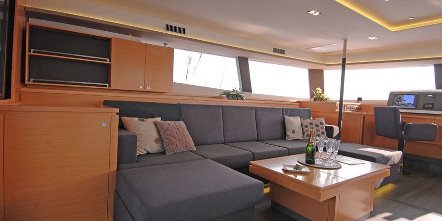 Fountaine pajot victoria 67