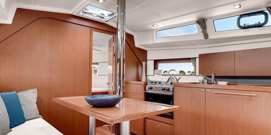 Beneteau Oceanis 38