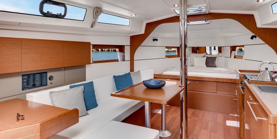 Beneteau Oceanis 38