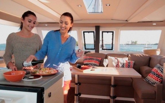 Fountaine Pajot Lucia 40