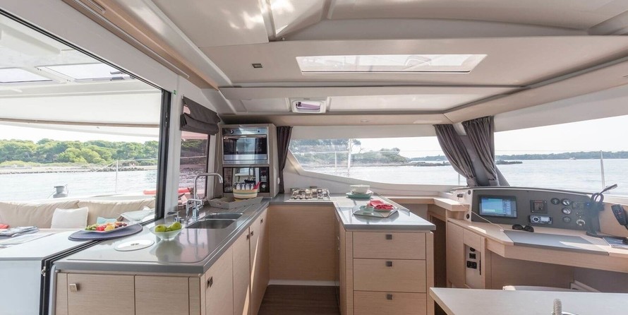 Fountaine Pajot Helia 44