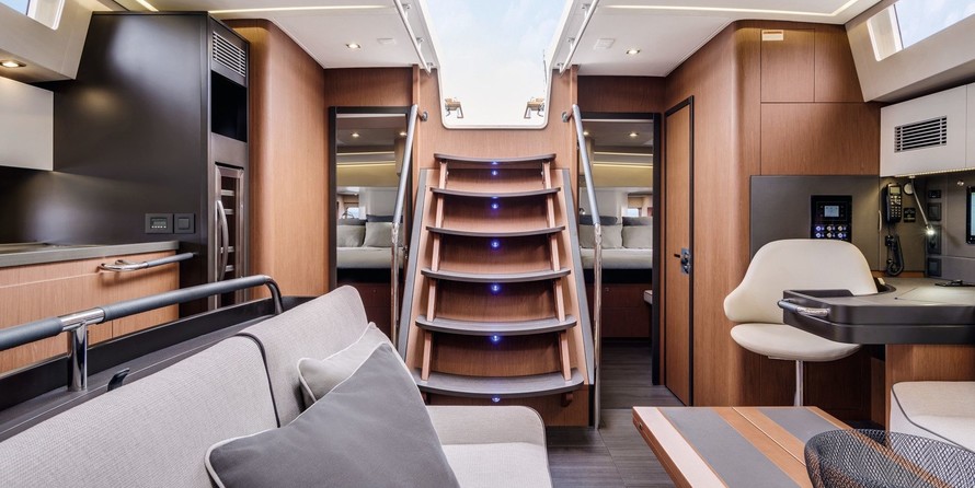 Beneteau Oceanis Yacht 62